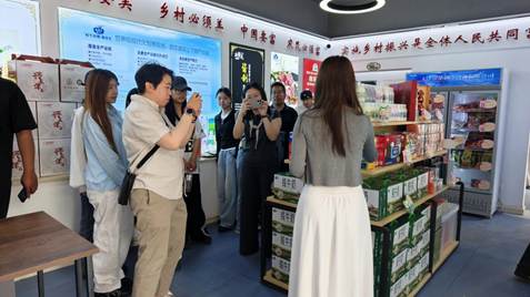 企业教师现场讲解产品知识